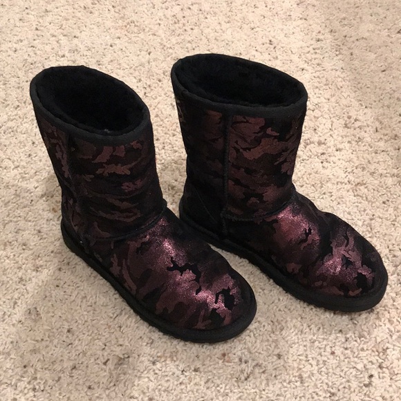 EUC Women’s UGG boot - Picture 3 of 6